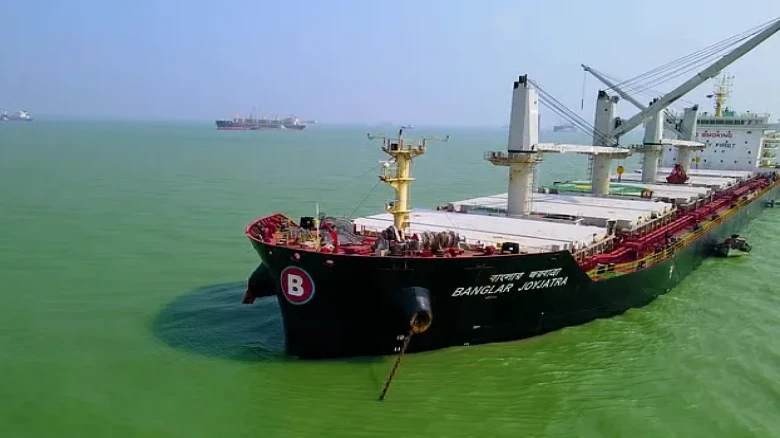 হরমুজ প্রণালিতে আটকা বাংলাদেশি জাহাজ ‘বাংলার জয়যাত্রা’: ৩১ নাবিকের নিরাপত্তা নিয়ে উদ্বেগ