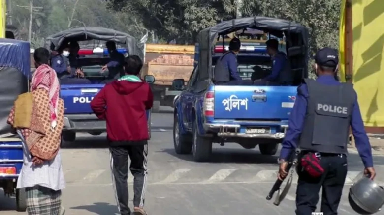 পুলিশের ওপর হামলা ও সার্বভৌমত্বের সংকট