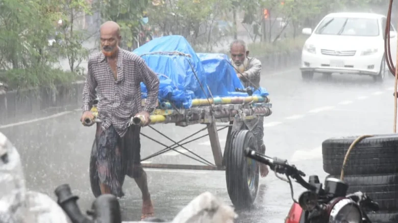 রাজধানীতে স্বস্তির বৃষ্টি, নদীবন্দরে সতর্কতা
